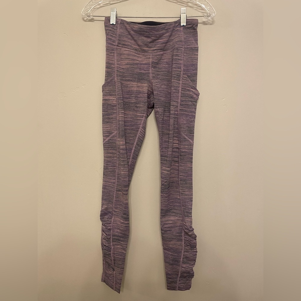 purple/pink lululemon leggings with pockets